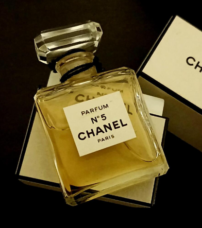 Chanel No 5 Women's EDP Strong Projection